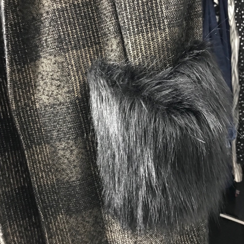 Zara faux fur pocket vest - Picture 3 of 3